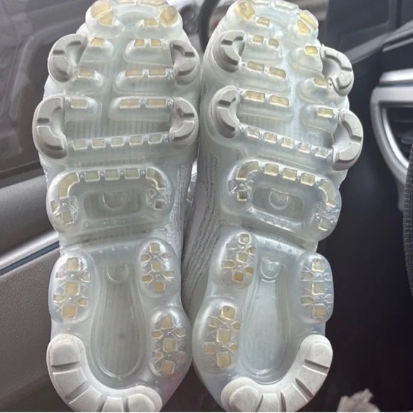 Nike White Flyknit VaporMax Shoes Grey/White - Picture 4 of 6